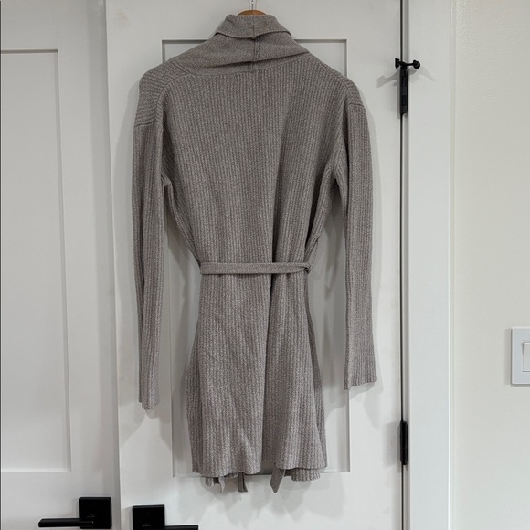 Barefoot Dreams Gray Ribbed Robe - Picture 4 of 4